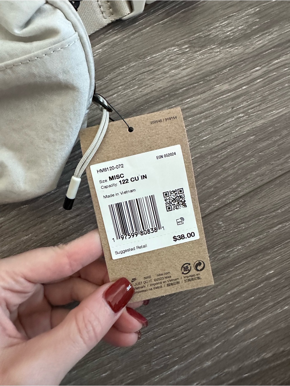 Nike Aura Crossbody Bag (2L) NWT IN LIGHT BONE AND BLACK - Picture 7 of 9